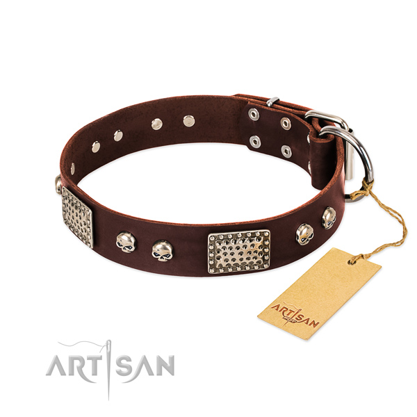 Easy adjustable full grain leather dog collar for walking your doggie