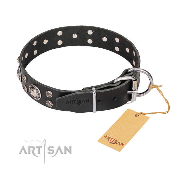 Natural leather dog collar with smooth surface